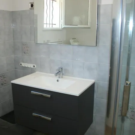 Apartment T2 Avec Terrasse Privee, A 600m Et Commerces, - Fr-1-22-278 *