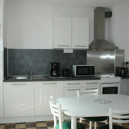 Apartment T2 Avec Terrasse Privee, A 600m Et Commerces, - Fr-1-22-278
