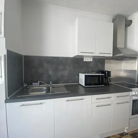 Apartment T2 Avec Terrasse Privee, A 600m Et Commerces, - Fr-1-22-278 *